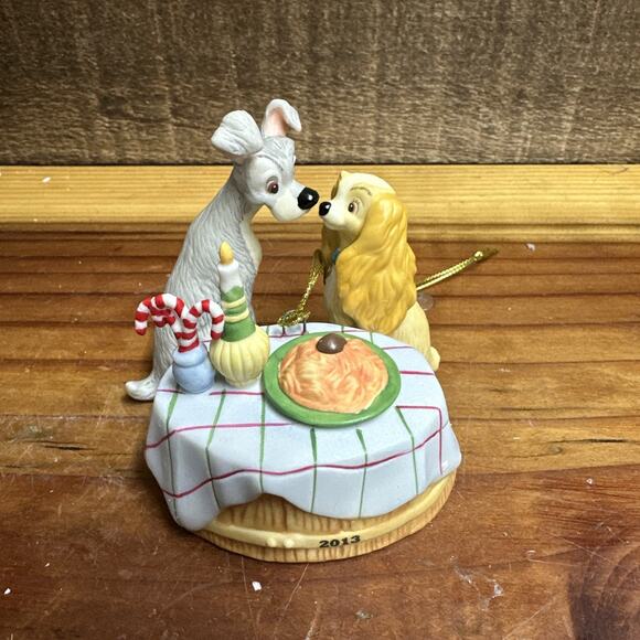 Lady and The Tramp Porcelain Christmas Ornament Early Moments In Box - Picture 1 of 5